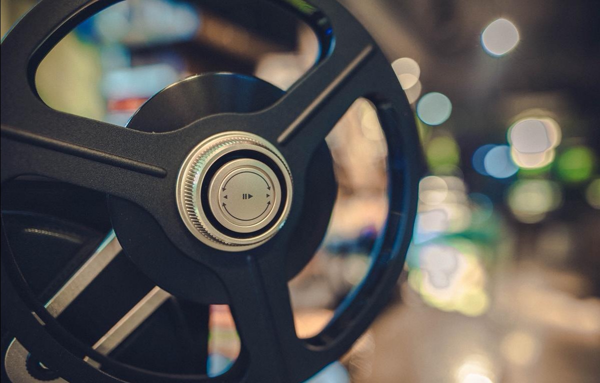 瞬间提升客厅格调，电影1895电影机体验