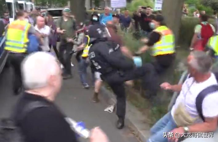 德国警察抓抗议者,德国警察打击骚乱