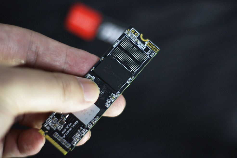 电竞新势力的显示器,七彩虹igame系列主机