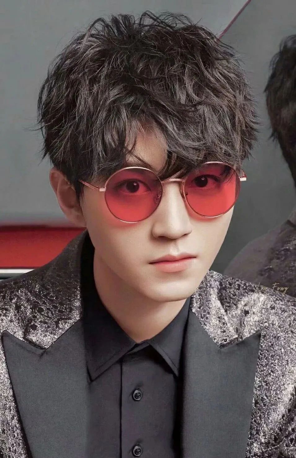 窄长脸戴什么样的墨镜好看,圆脸选什么墨镜显脸小