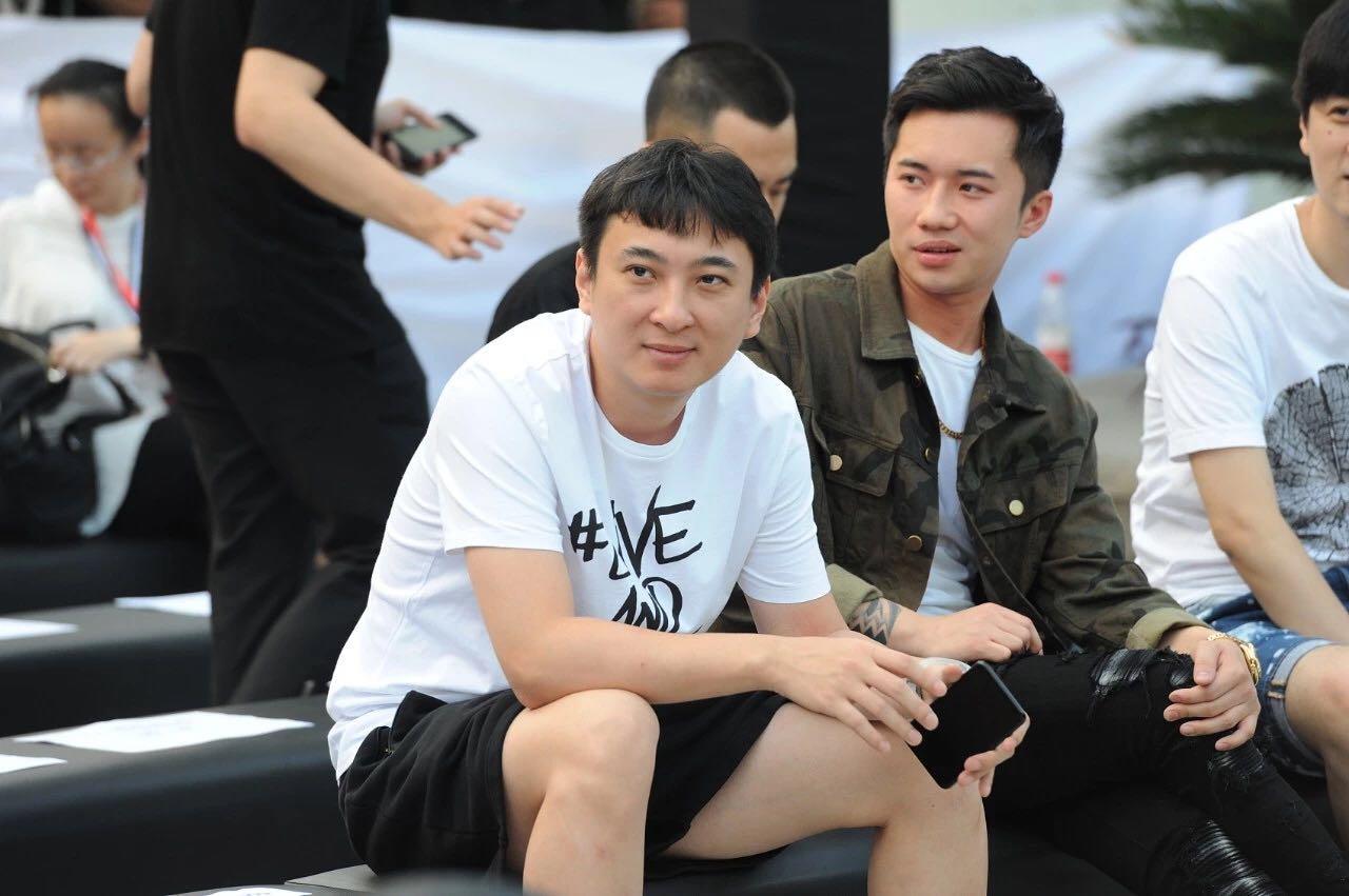 王思聪创业失败没钱还，首富王健林今年却四处豪砸3000多亿