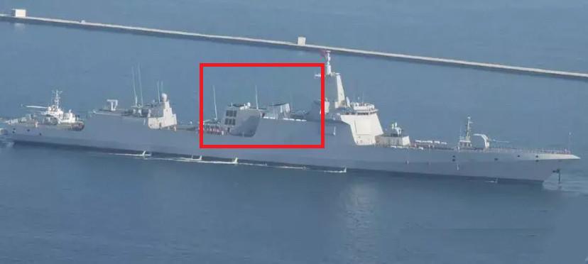 两栖攻击舰被烧的视频,中国两栖攻击舰航行