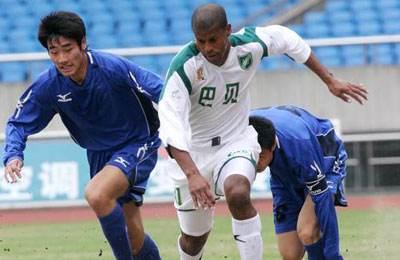 用生命在踢球的意大利队,用生命来踢足球视频