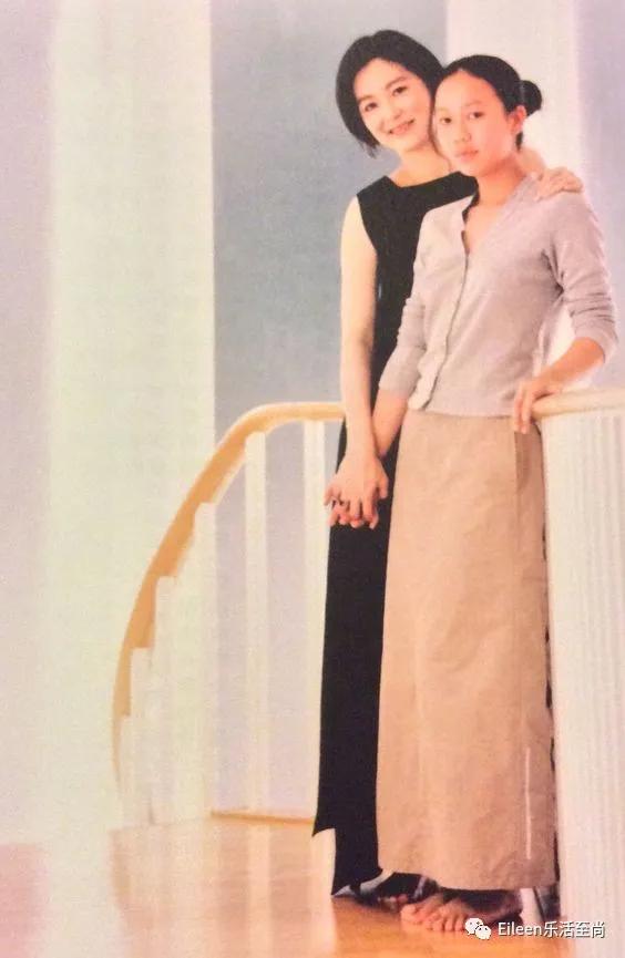 豪门乖女不婚生子，四婚亲妈帅过女神继母，港岛名媛都这么酷吗？