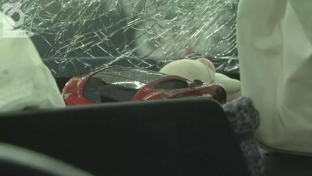 宝马车超车导致事故,宝马车刹车失控事件