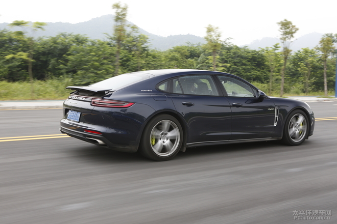 保时捷panamera混动深度测试 (全新保时捷panamera4s 2.9t试驾感受)