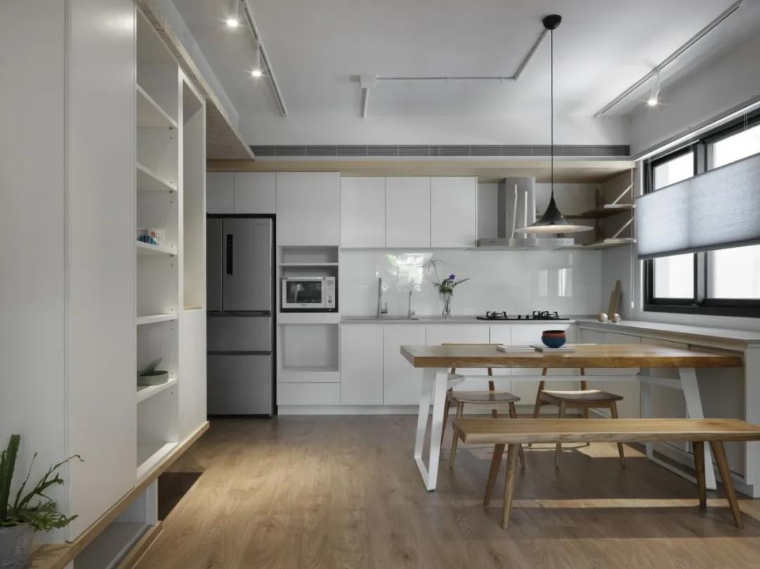 入户玄关与卫生间一体装修效果,玄关面积太小怎么装修