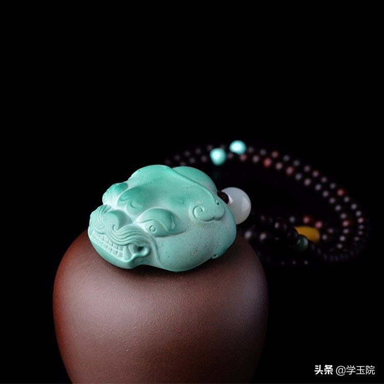 这条绿松石项链,她出的价格比任何一个成年人支付的价格都要高