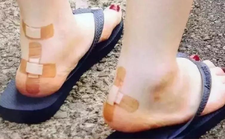 国产小白鞋设计感,设计感潮流小白鞋