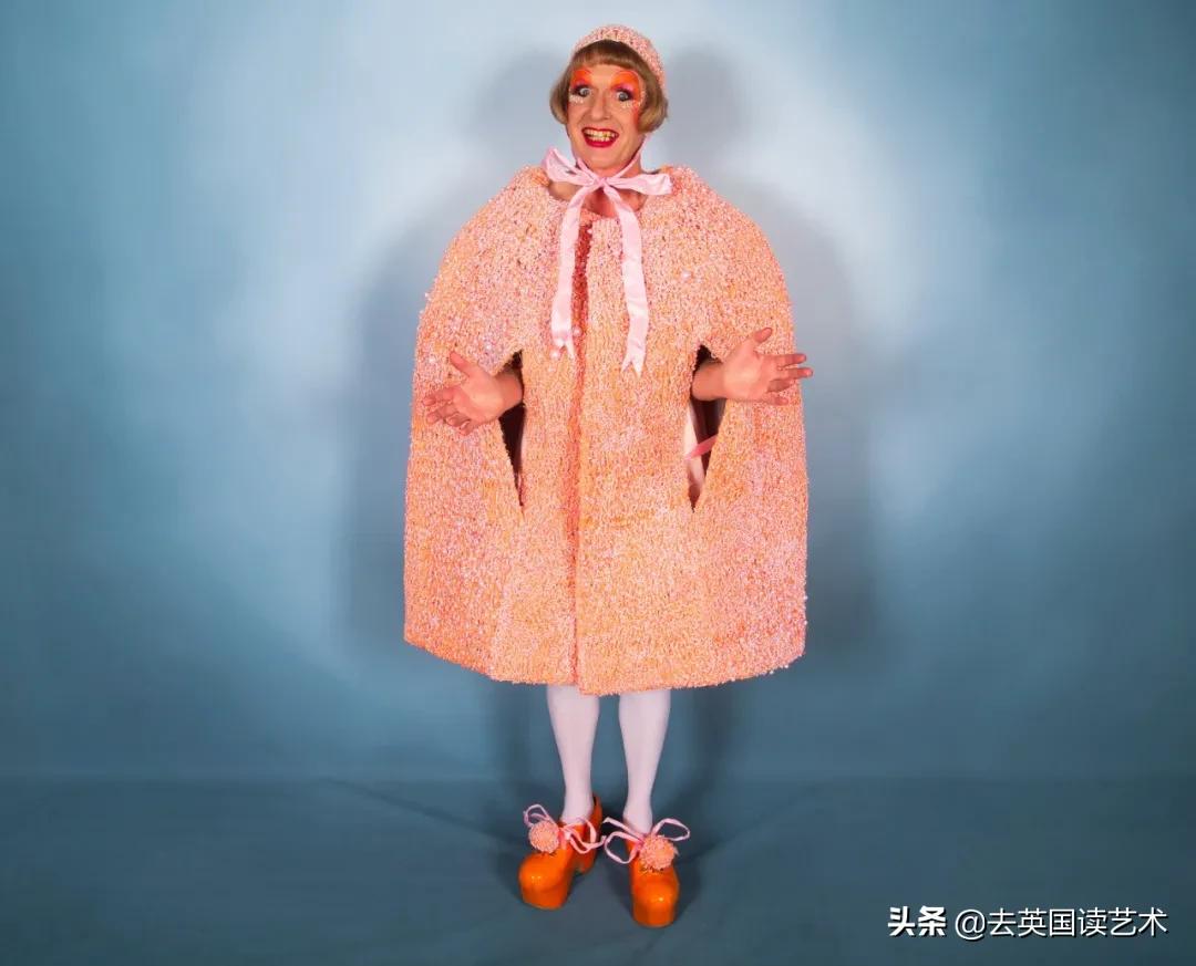 他以一己之力，让UAL的毕业典礼变成“女装大佬”的异装盛会