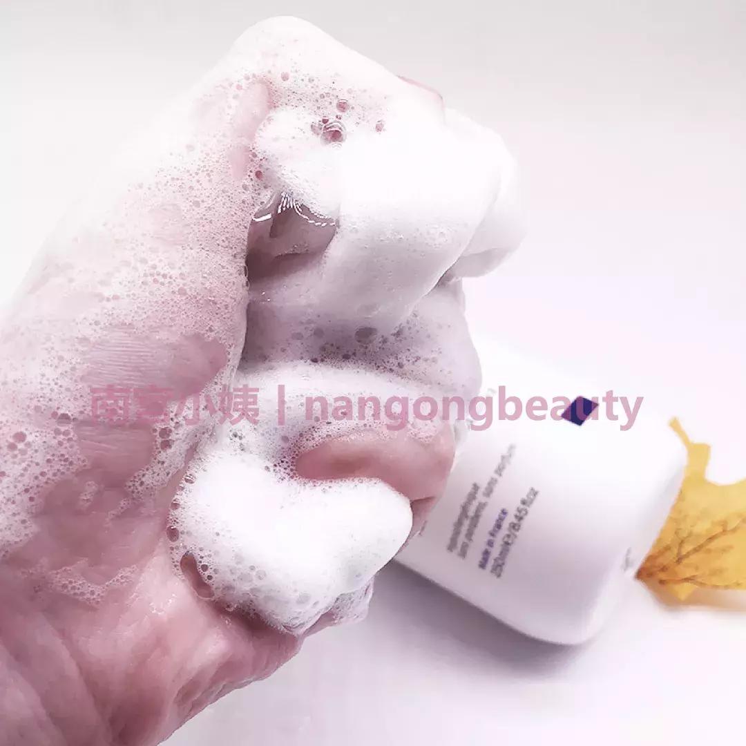 换季脸颊泛红长痘用什么,一换季脸就泛红起皮长痘