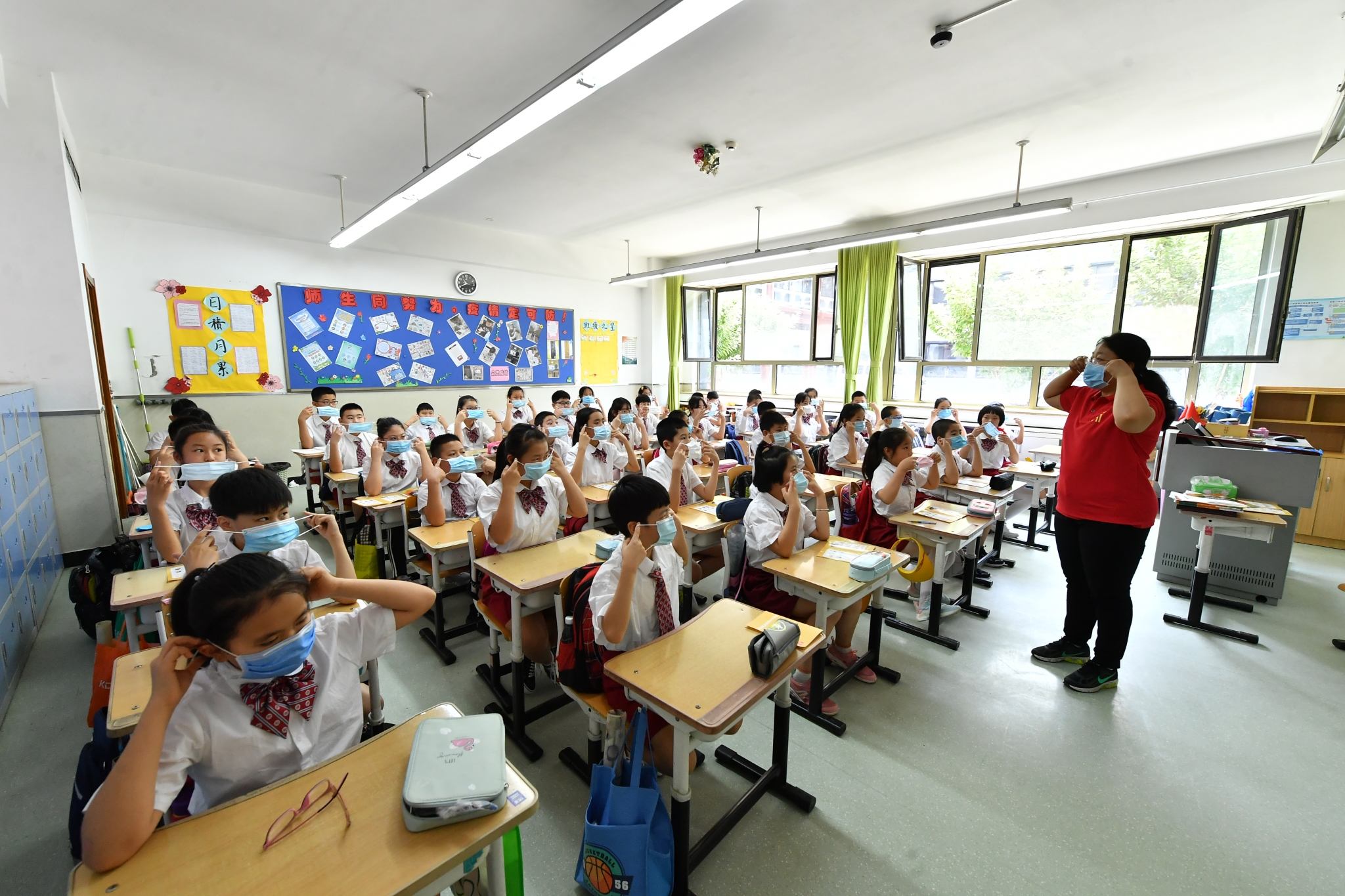 通州小学四五年级返校复课校园防疫不松懈坚持“一级标准”保障师生安全健康