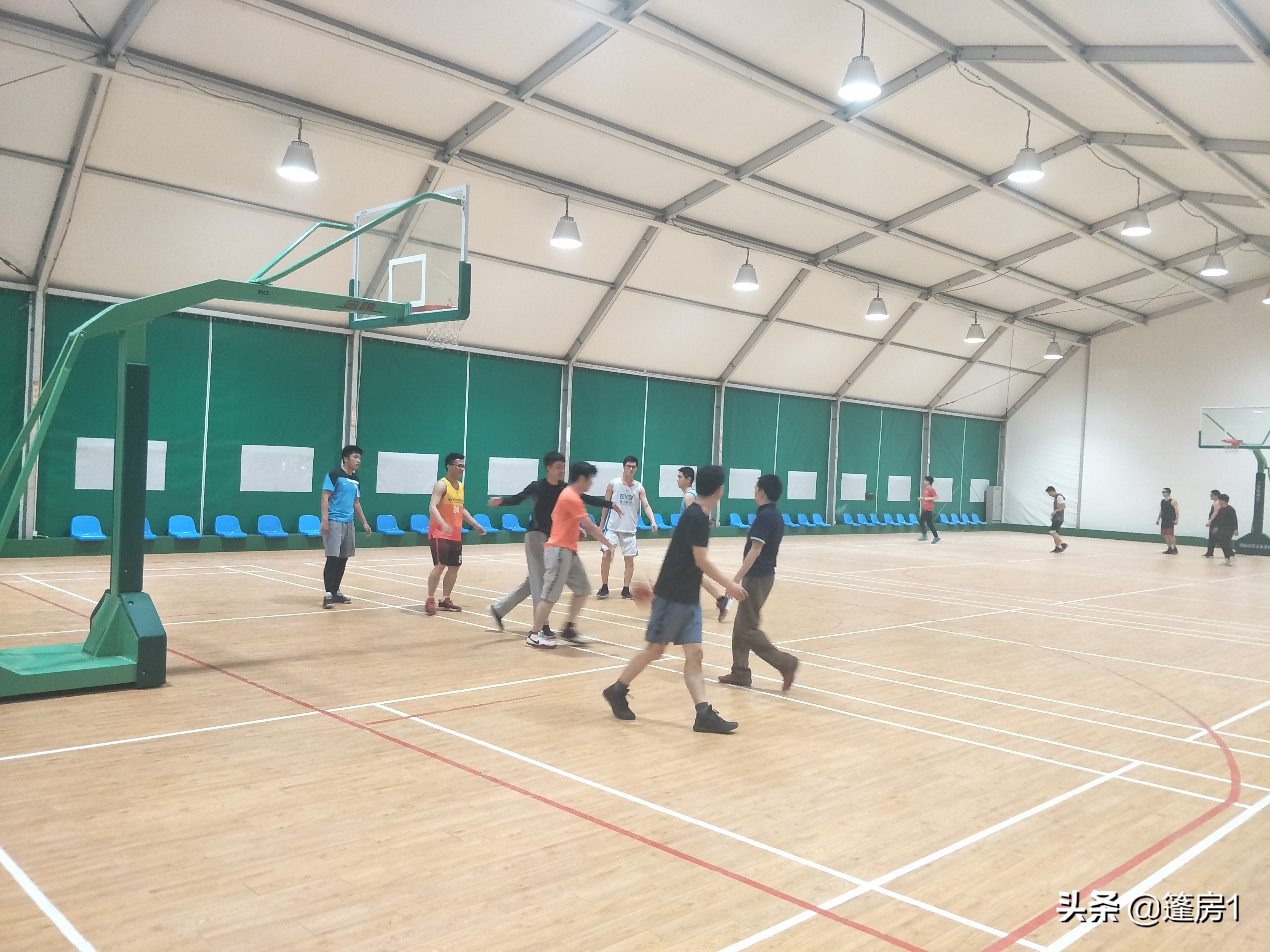 可以露天又可以室内的篮球馆,浦东哪里有比较大的室内篮球馆