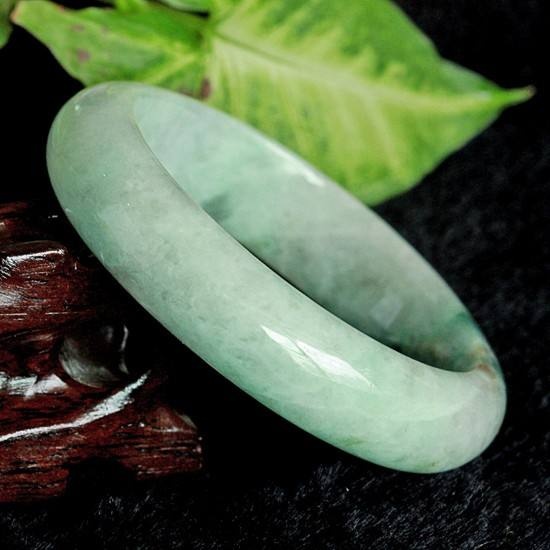 豆种飘花翡翠属于什么档次,豆种翡翠和糯种翡翠的区别