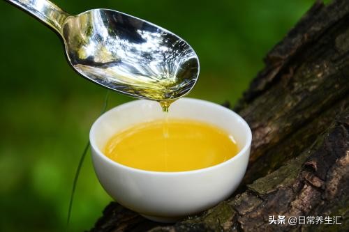 小孩皮炎红屁股,涂点山茶油就好