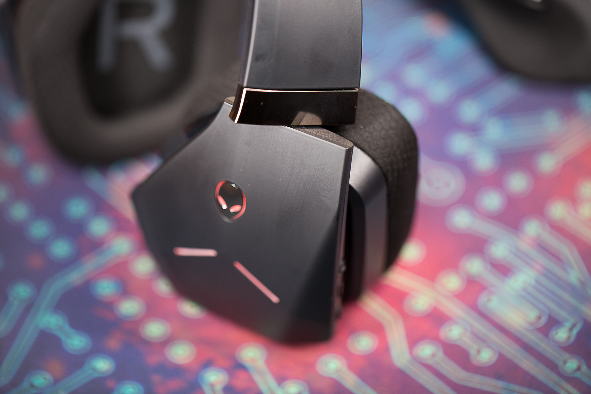 外星人耳机aw988按键介绍,外星人aw988耳机什么时候上市的