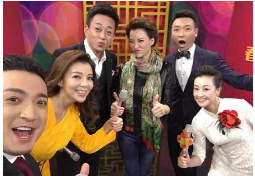 央视主持人李梓萌评价康辉,主持人李梓萌与康辉口误视频