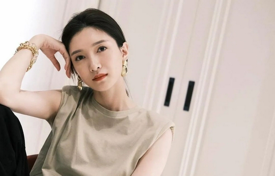 乔欣的迷你包包是什么品牌,乔欣最近有什么剧