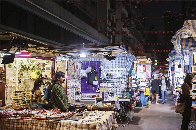香港“油麻地的两万种死法”导赏团：城市中的边缘人，繁华背后的阴影