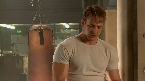 雷神秀胸肌,雷神暴揍绿巨人片段