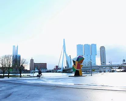 浼︽暒鍩庡競澶у浠嬬粛,鑻卞浗浼︽暒鍩庡競澶у浠嬬粛