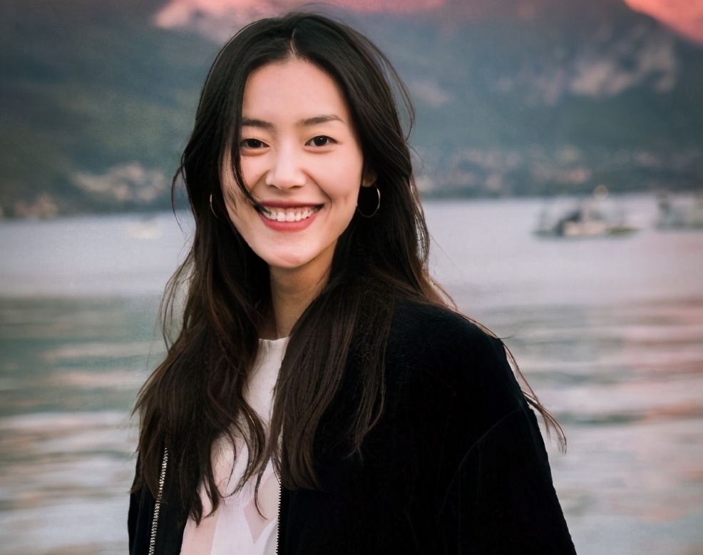 一双逆天长腿迷倒小李子,走1米花45万美金的名模,究竟啥来头