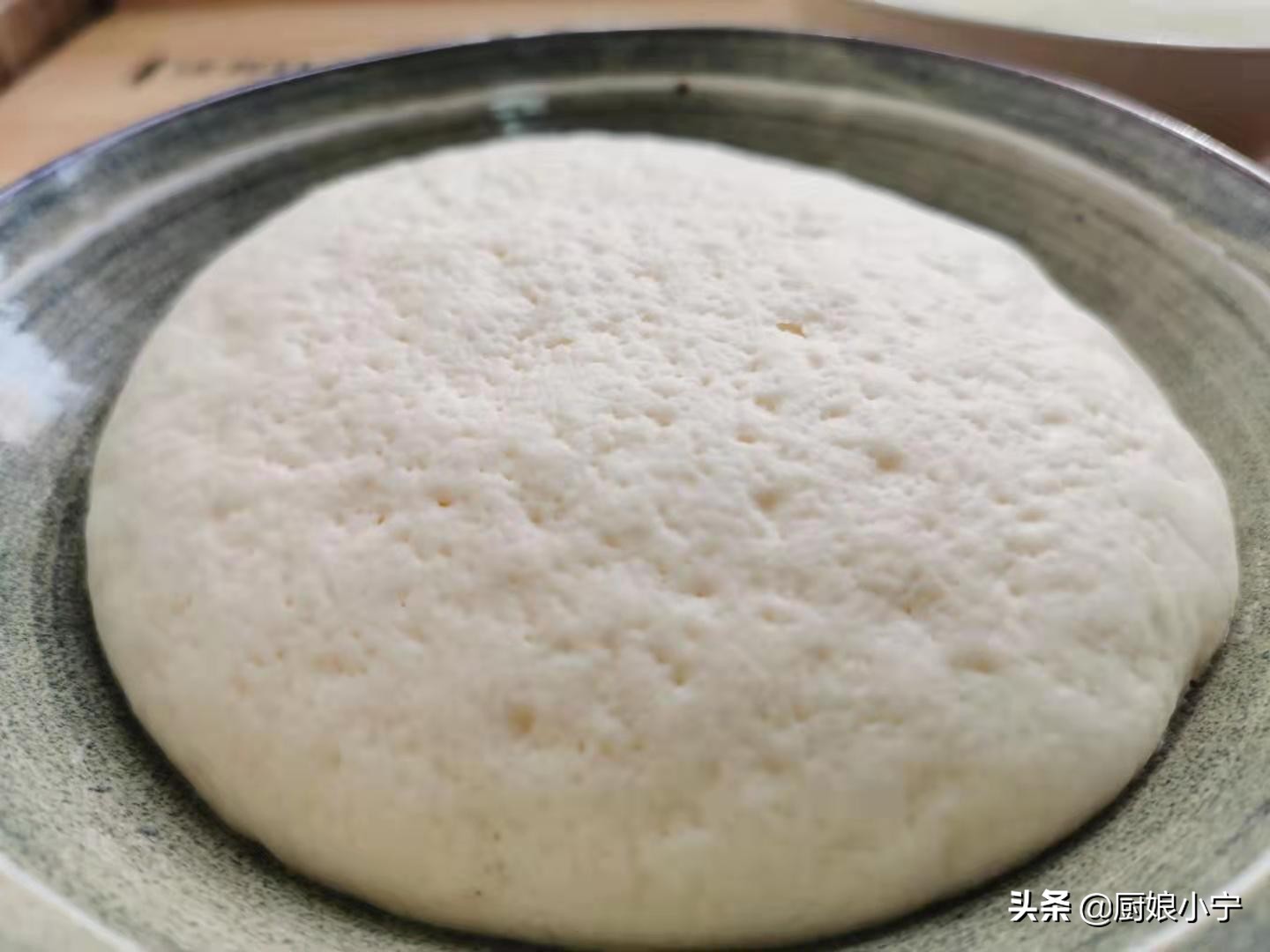 发面馒头怎么蒸才会更松软,怎样发面快且蒸出馒头喧软香甜
