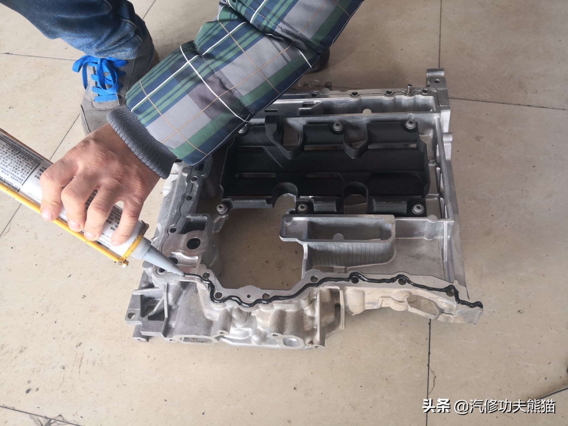 16款奥迪a6l2.5自吸发动机漏油,奥迪a6l2.4免拆烧机油处理靠谱吗