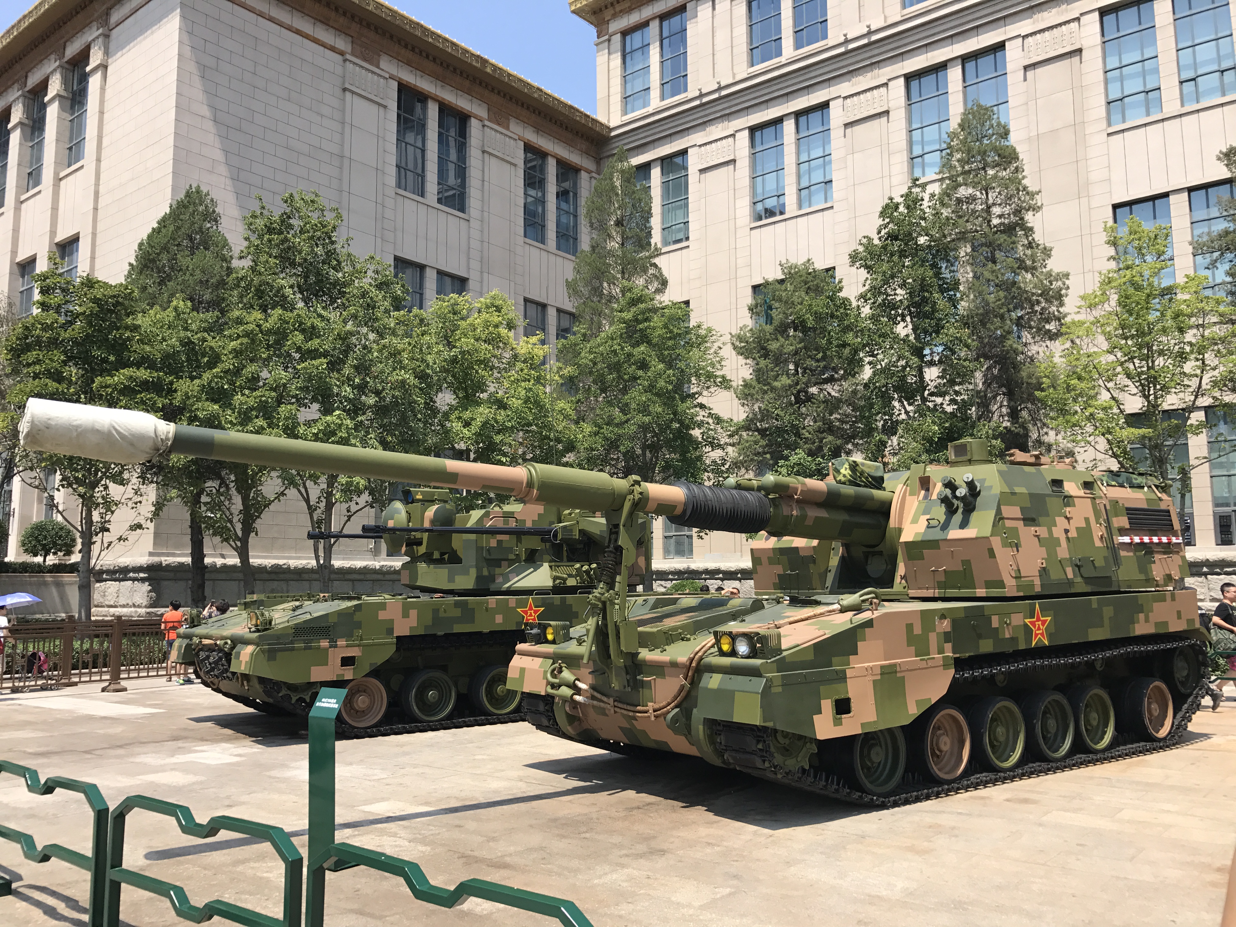 05式自行加榴炮，“战神之锤”治疗火力不足恐惧症，疗效如何？