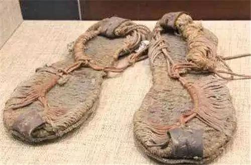 古代人的鞋尖为什么向上翘,古代鞋头上翘有什么好处