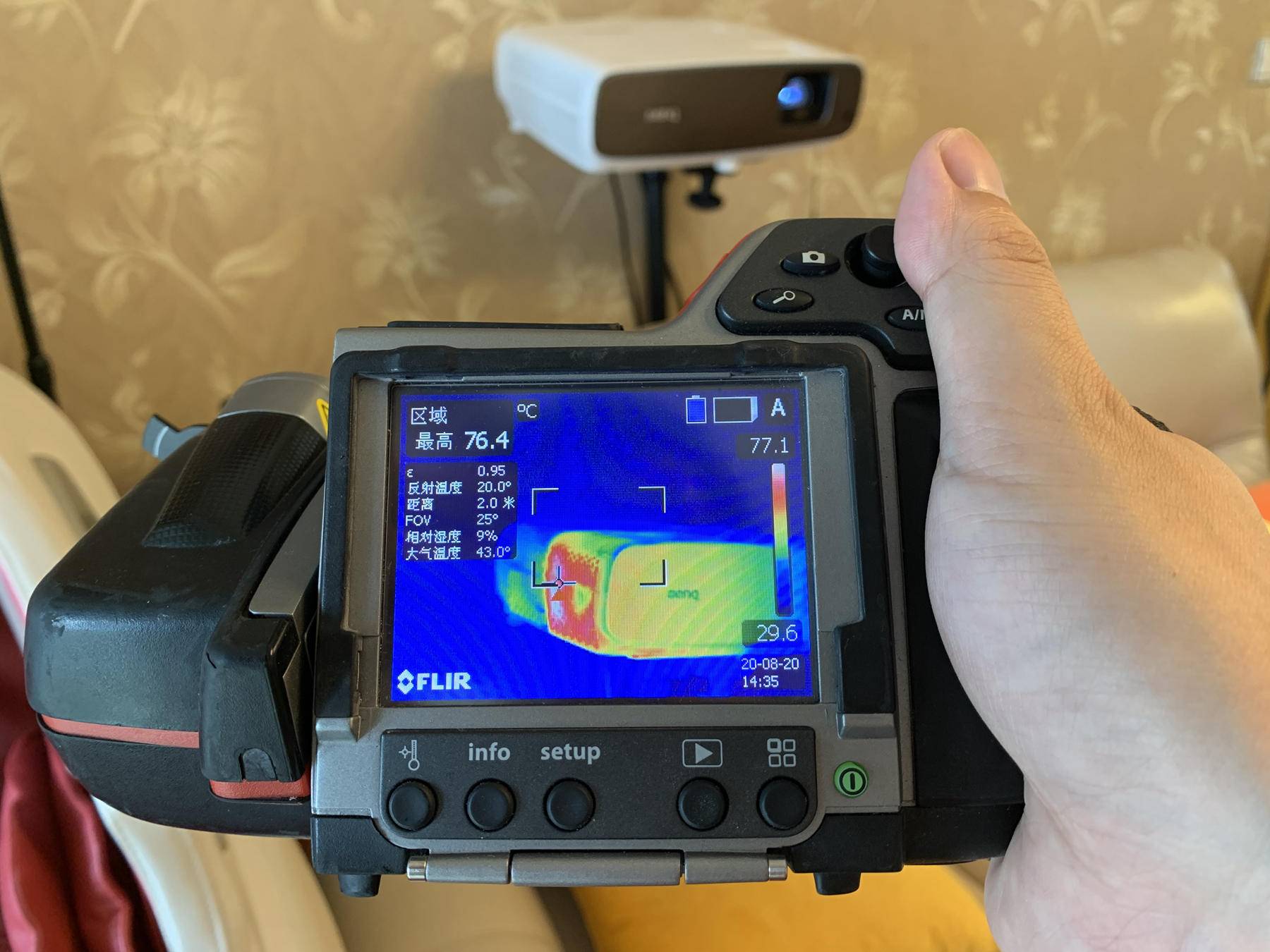 明基投影仪w4000和w2710对比评测,明基w2700brilliantcolour