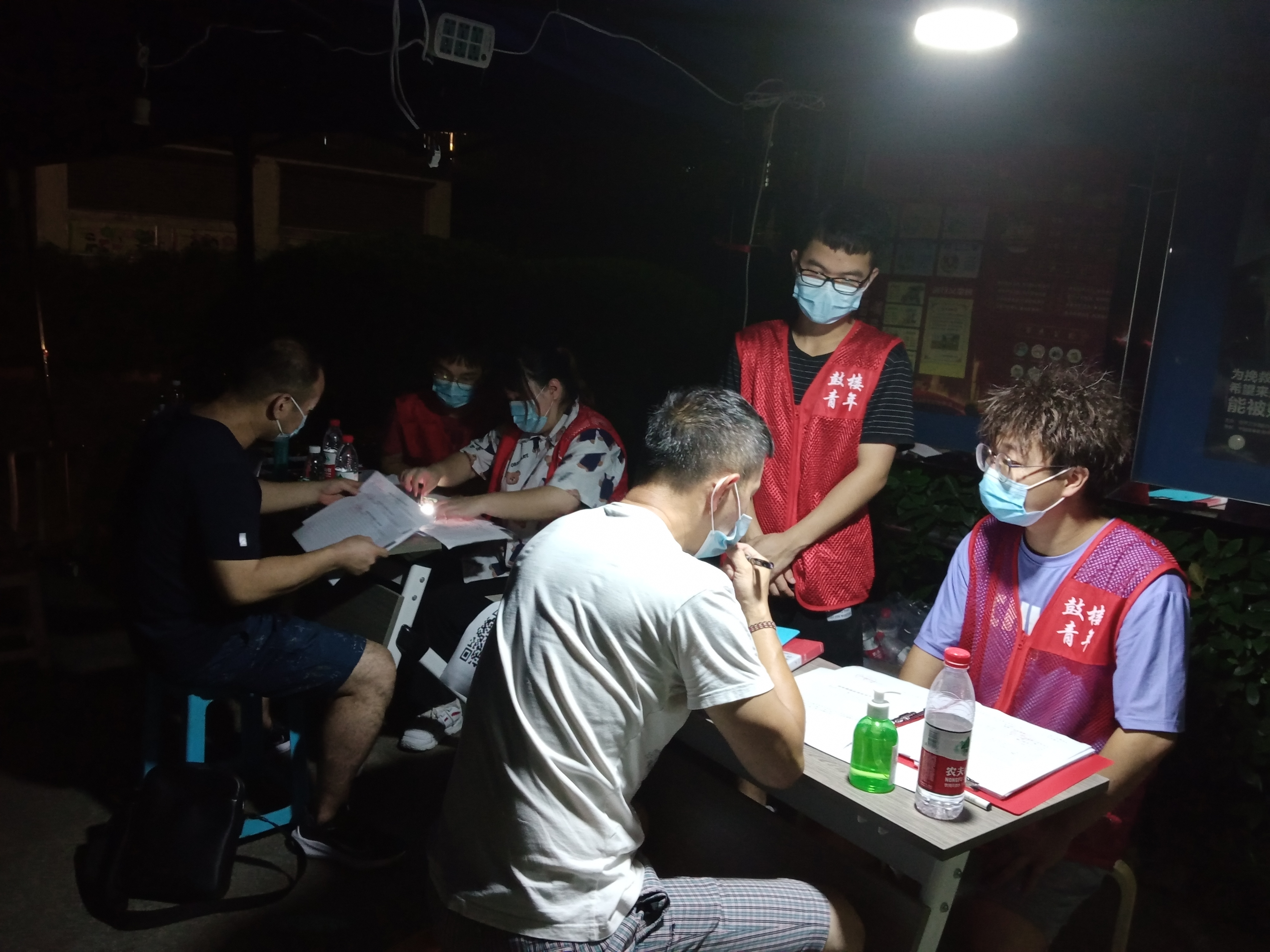 区街新闻｜70多幅照片记录世茂滨江社区辖内志愿者，南京感谢你们