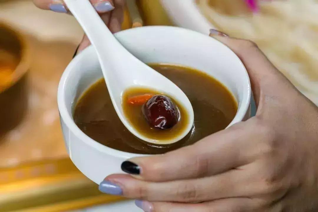 天津新开的奇葩火锅店，毛肚不好吃还能退货！