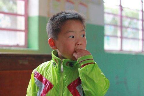 离家在外如何对待留守儿童,孩子是留守儿童父母应该这样做