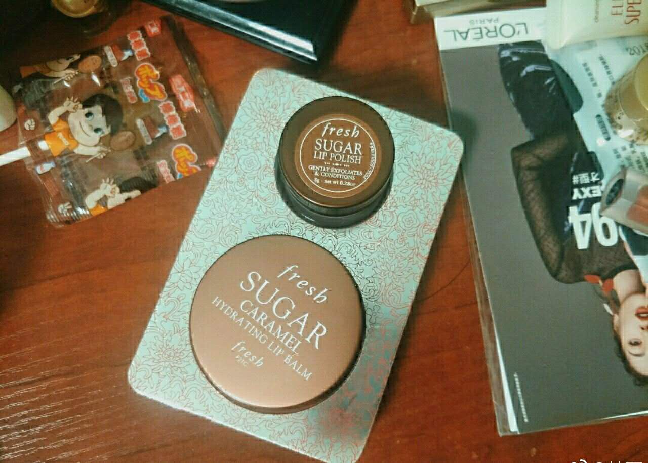 口红推荐涂上非常滋润非常光滑,再贵的口红涂了质感也不好