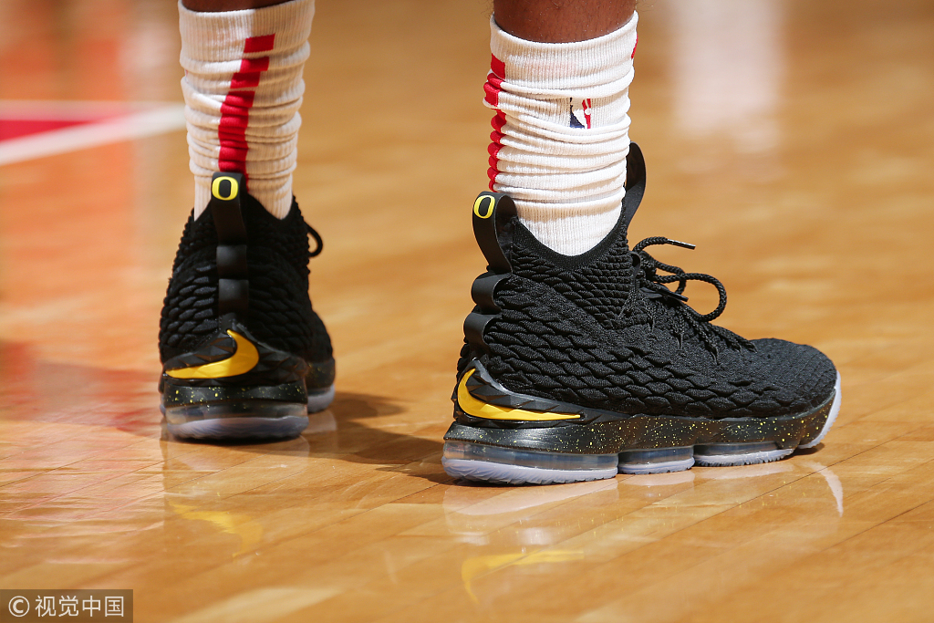 NBA今日球鞋精选：上脚两双联名款！火箭赢了，“鞋王”嗨了