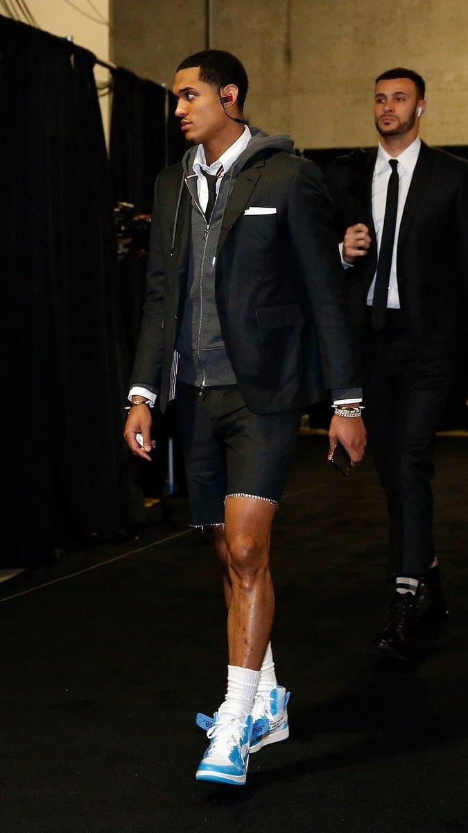 比打球更有范儿nba球员通道穿搭,专门分析nba球员穿搭