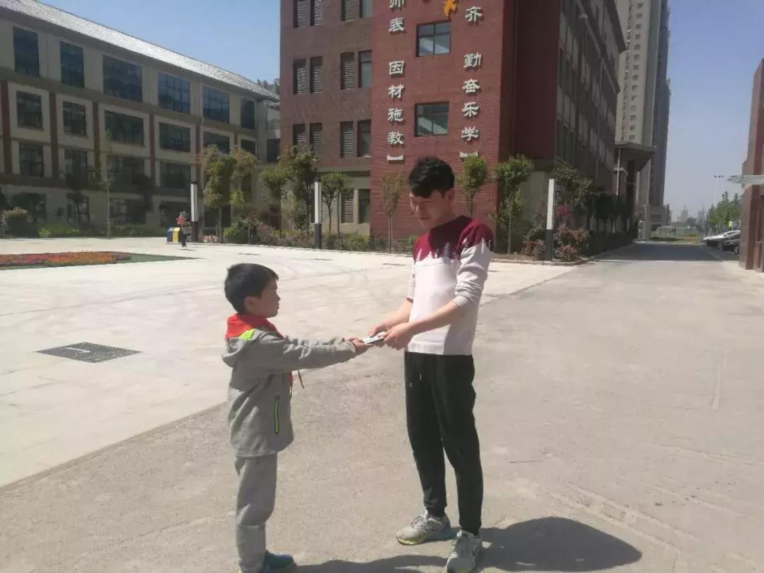 中牟县晨阳路学校张懿茁：拾金不昧好少年，传递校园正能量！