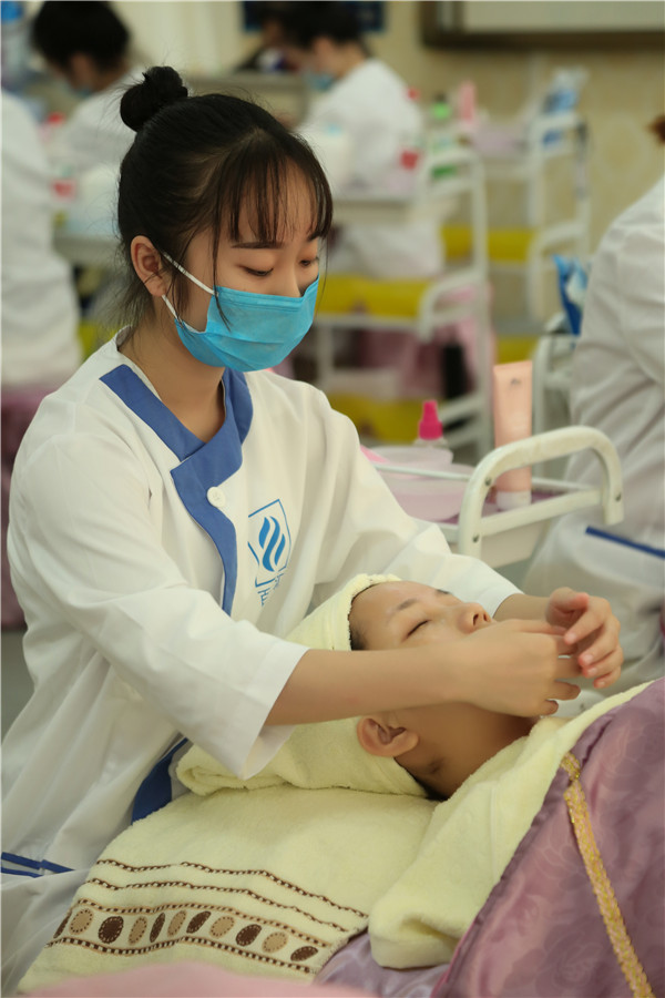 百美汇学员,百美汇美容美发彩妆学校学员专访