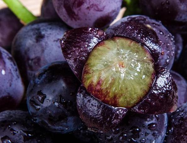 买葡萄应该尝哪个位置,买葡萄最忌讳什么