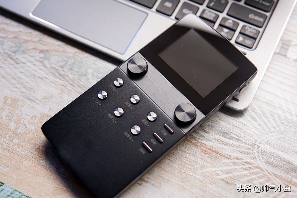 售价999元，用了之后，才发现我离那些主播只差一张好声卡