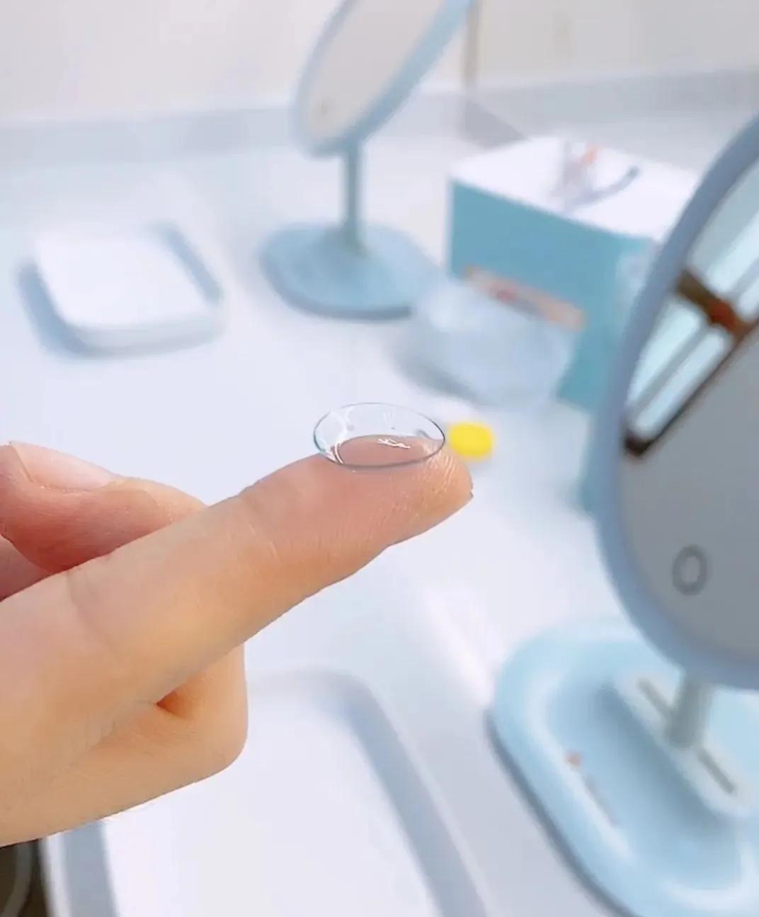 隐形眼镜怎么摘才不会伤害视网膜,隐形眼镜怎么摘都摘不下来怎么办