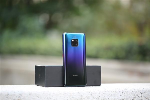 华为折叠屏手机matex贴膜免费吗,华为matex5g折叠屏评测