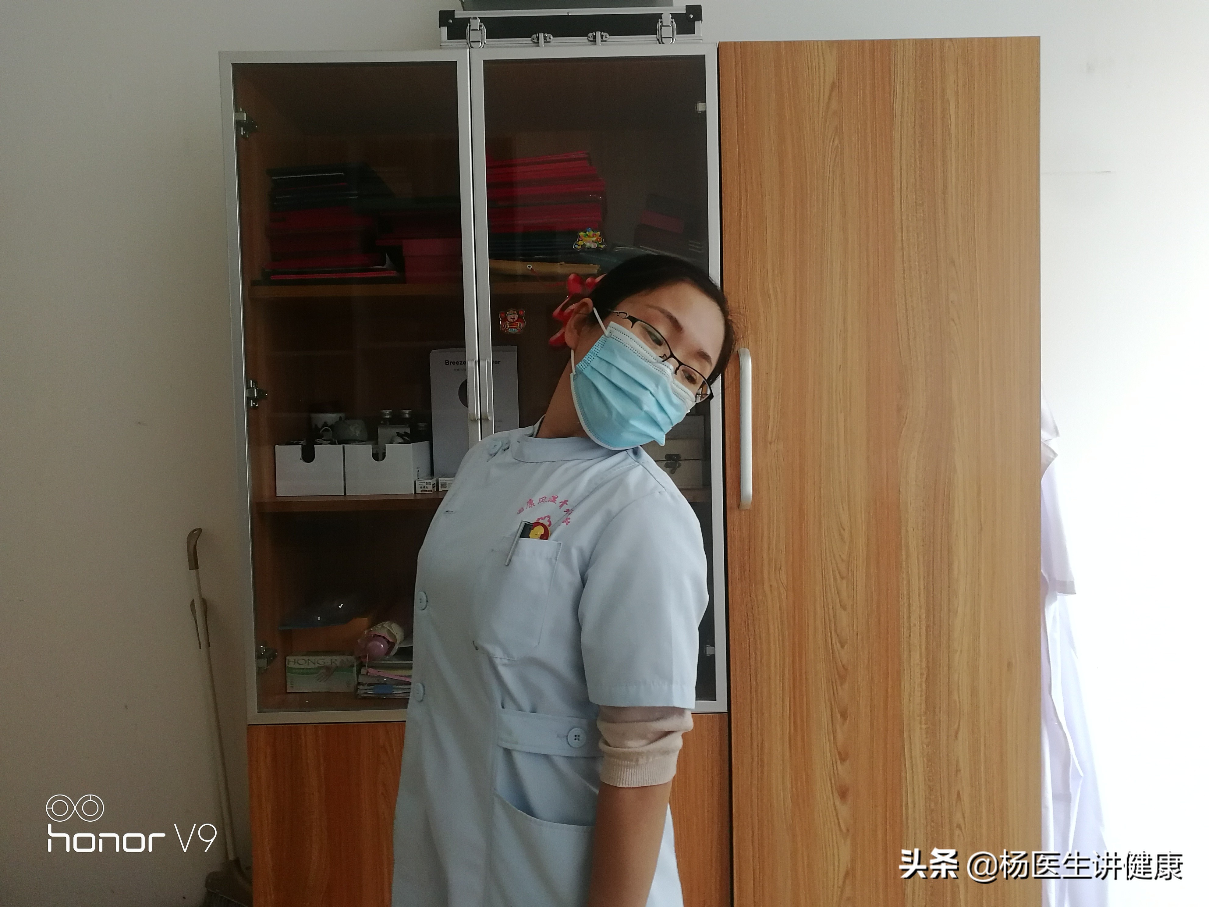 怎样做颈椎康复治疗操,一套颈椎按摩操5分钟治疗颈椎病