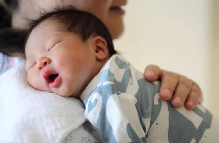 新生儿干货视频,新生儿喂养书籍推荐