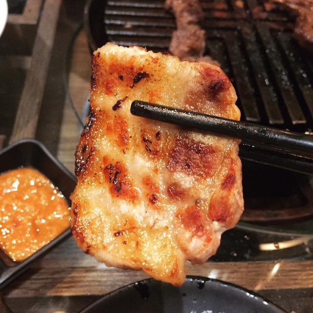 为啥新鲜白嫩的龙眼荔枝，做成干果就变黑了？能多吃吗？