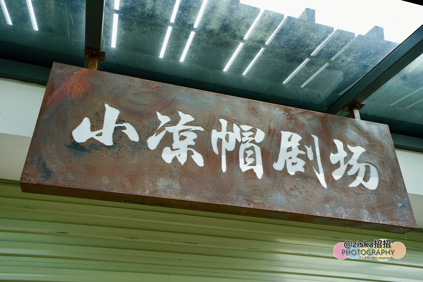 小伙探索神秘洞穴视频,小伙独自探索深山神秘古墓