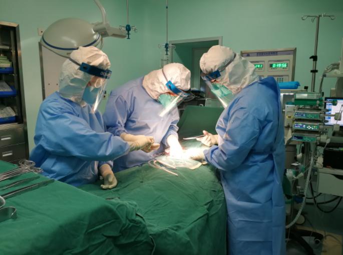 80年代移植狒狒心脏的婴儿,第一个移植狒狒心脏的美国女孩