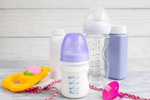 一个奶瓶两百多,一个奶瓶三十块钱够吗