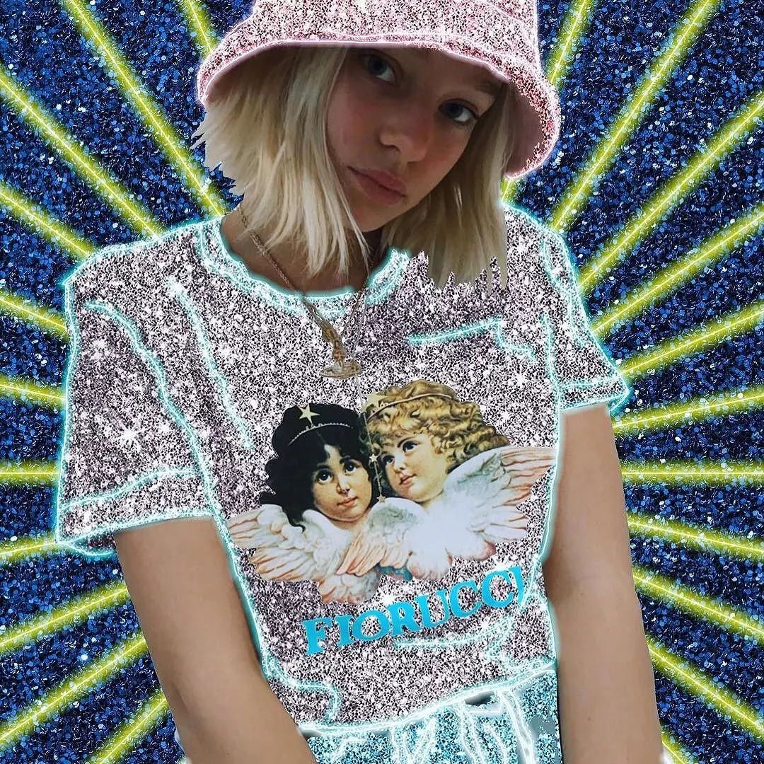 人间芭比lisa白色衣服跳舞,人间芭比lisa穿蓝衣服跳舞